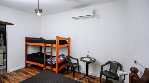 1 double bed, 1 bunk bed