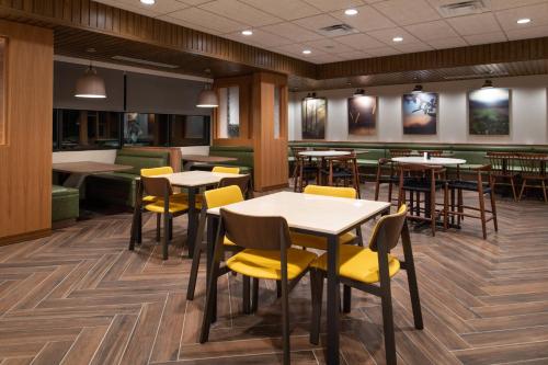 อาหารและเครื่องดื่ม, Fairfield by Marriott Inn & Suites Canton in แคนตัน