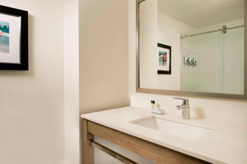 Four Points by Sheraton Jacksonville Beachfront - image 2