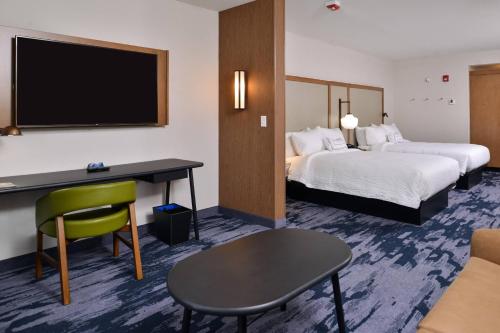 Fairfield Inn & Suites by Marriott Canton - image 10