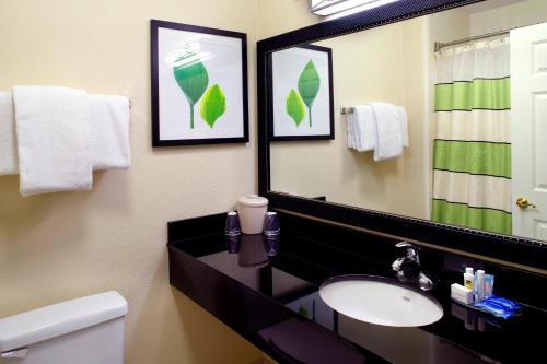 Fairfield Inn & Suites by Marriott Phoenix Midtown Room Type - Suite, 1 Bedroom, Hearing Accessible