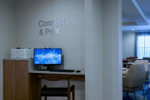 Fairfield Inn and Suites San Bernardino - image 10