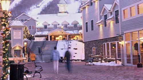 Game Night Suite at Jiminy Peak Ski OnOff Sleeps 4 in هانكوك