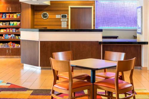 Fairfield Inn Muncie - image 9