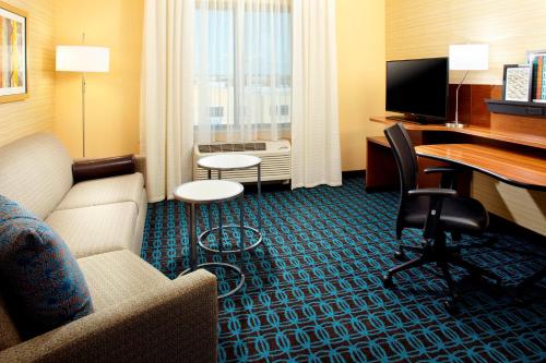 Queen Suite with Sofa Bed - Hearing Accessible
