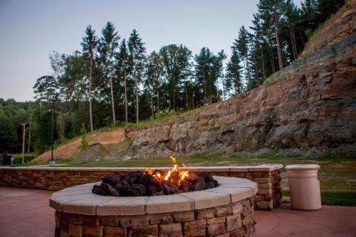 Fairfield Inn & Suites by Marriott Cambridge - image 2