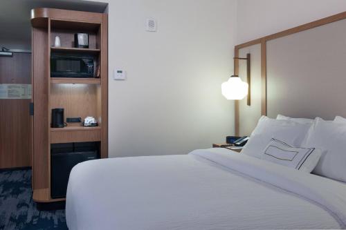 Guest Room, 1 King room in Fairfield Inn & Suites by Marriott Pittsburgh Downtown