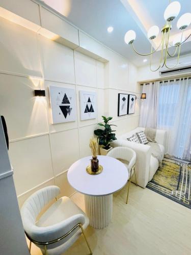 Near Naia Terminal 1,2,3 Cozy Apartment - Las Piñas