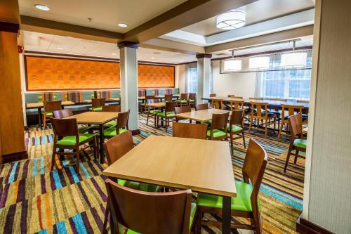 Fairfield Inn and Suites by Marriott Portsmouth Exeter - image 11