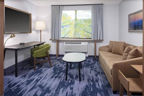 Fairfield Inn & Suites by Marriott Indianapolis Greenfield - image 12