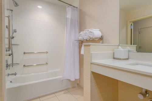 Fairfield Inn & Suites by Marriott Raleigh Cary - image 11