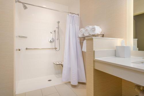 Fairfield Inn & Suites by Marriott Raleigh Cary - image 6