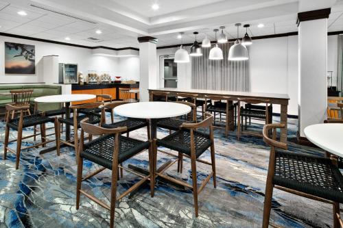 อาหารและเครื่องดื่ม, Fairfield by Marriott Inn & Suites Marietta in มารีเอตตา (OH)