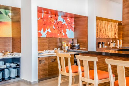 Comida y bebida, Fairfield by Marriott Inn & Suites Queretaro Juriquilla in Querétaro