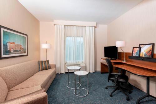 Fairfield Inn & Suites by Marriott Indianapolis Carmel - image 5