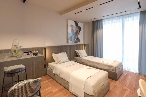 Planet Lux Apartment with secured parking In the garage, Niš