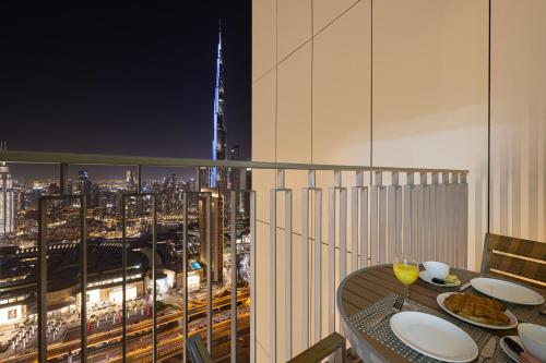 Premium 2 Bedroom High-Floor Apartment Offering Spectacular Burj Khalifa & Fountain Views, Steps Away from Dubai Mall - Downtown Dubai by Stayfinity - Max 8 Guests, Dubaï (photo 4)
