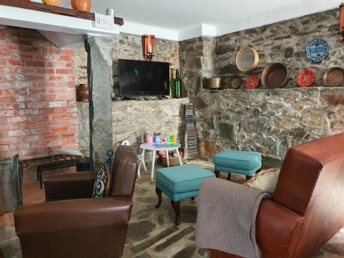 Koplietošanas atpūtas telpa ar TV, Casa Iris Cunqueiros in Sobreira Formosa
