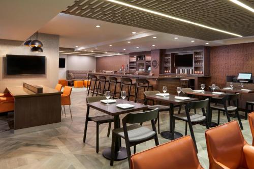 Bar/lounge, Four Points by Sheraton Hamilton - Stoney Creek in Hamilton (ON)