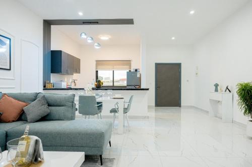 Bright & Chic Apartment in Libreville