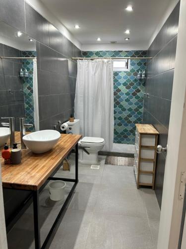 Amplia casa con barbacoa