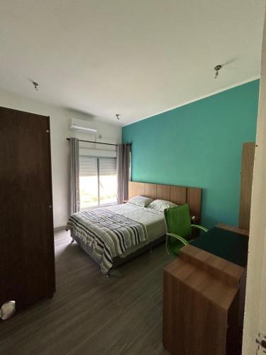 Amplia casa con barbacoa