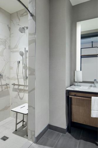 Marriott Dallas Uptown - image 10