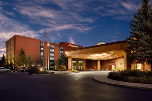Marriott Cincinnati Northeast - image 7