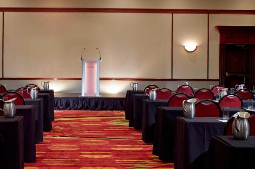 Marriott Cincinnati North - image 5