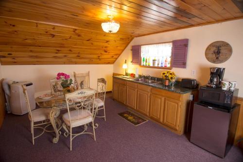 Savannah House Wine Country Inn & Cottages - 주방