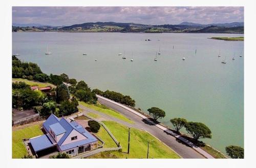 Beachfront Onerahi in Onerahi