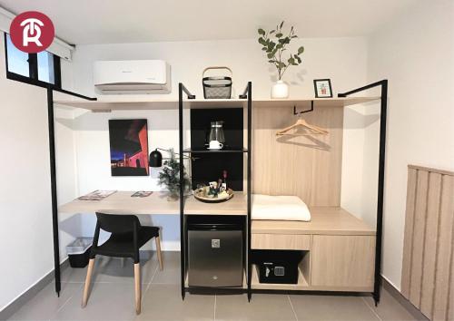 Deluxe Room image 7