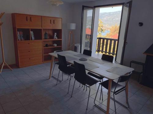 Létesítmények, Villa avec vue lac panoramique proche de la plage in Conjux