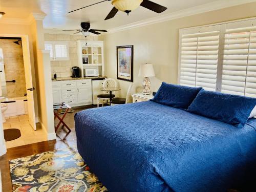 Deluxe King Room with Bath