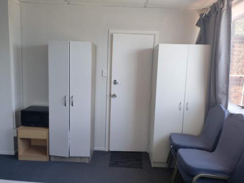 4 Beds including 1 Double Bed, 1 Single Beds, 2 Double Sofa Beds, Suite 2, 37 Totara Avenue, New Lynn, Auckland (Foto 8)