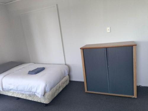 4 Beds including 1 Double Bed, 1 Single Beds, 2 Double Sofa Beds, Suite 2, 37 Totara Avenue, New Lynn, Auckland (Foto 9)
