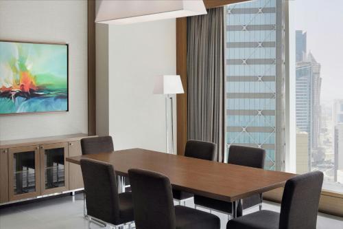 Two Bedroom Apartment, 2 King, City View image 1