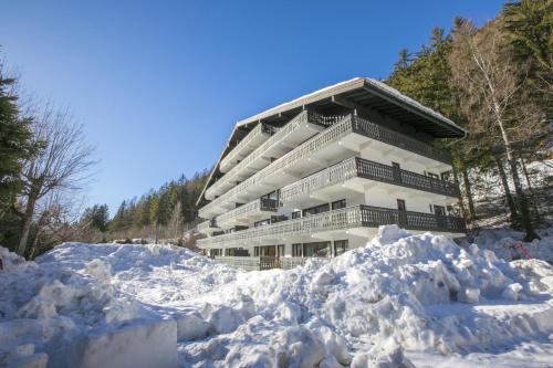 Apartment with Mountain View