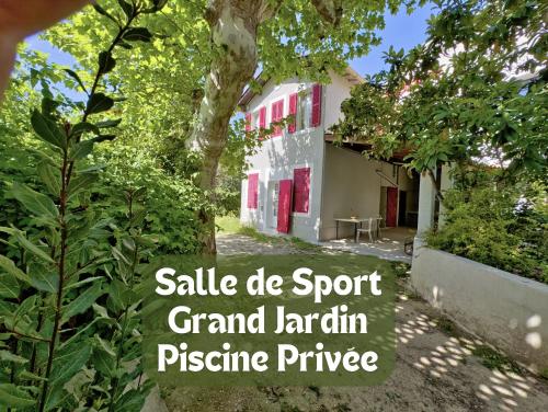 Maison de Charme Classee 3 etoiles - Calme, Jardin, Salle de Sport, Piscine