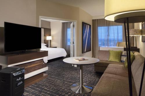 PURE One Bedroom Suite with One King Bed and Sofa Bed - Allergy Friendly room in Dallas Marriott Suites Medical/Market Center