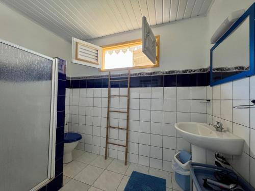 douche, Grand appartement avec terrasse in Sainte-Luce