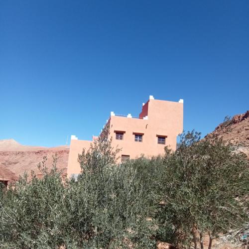 3 bedrooms, 14 beds