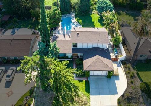 Vista exterior, Adorable 4 bedroom home with Pool & more in Santa Clarita