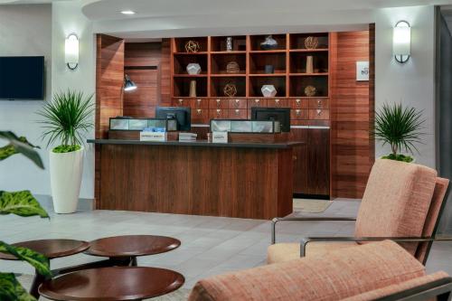大堂, 達尼亞灘勞德代爾堡機場福朋喜來登酒店 (Four Points by Sheraton Fort Lauderdale Airport - Dania Beach) in 戴尼亞海灘