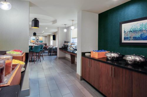 Bar/lounge, Four Points by Sheraton Fort Lauderdale Airport - Dania Beach in Dania Beach