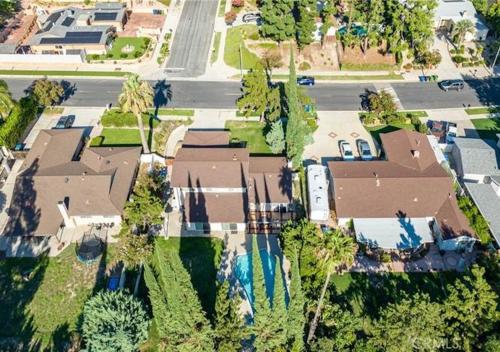 Vista exterior, Adorable 4 bedroom home with Pool & more in Santa Clarita