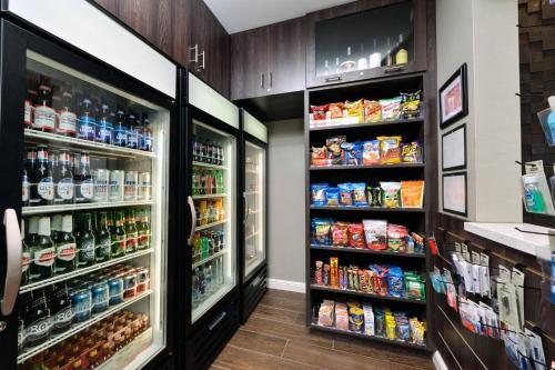 Residence Inn by Marriott Bakersfield West - image 7