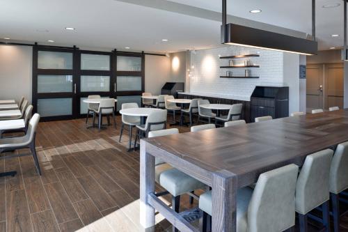 Residence Inn by Marriott Bakersfield West - image 13