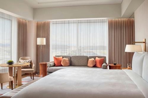 JW マリオット・ホテル奈良Griffin Junior Suite, Junior Suite, 1 King, Sofa bed, City view