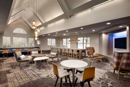 Residence Inn by Marriott West Springfield - image 8